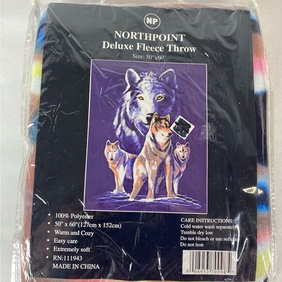 NEW NORTHPOINT WOLF DELUXE FLEECE THROW BLANKET THROW 50x60 WOLF PACK WARM SOFT - Picture 3 of 5